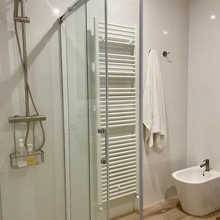 Privada - בית אירוח באיונה